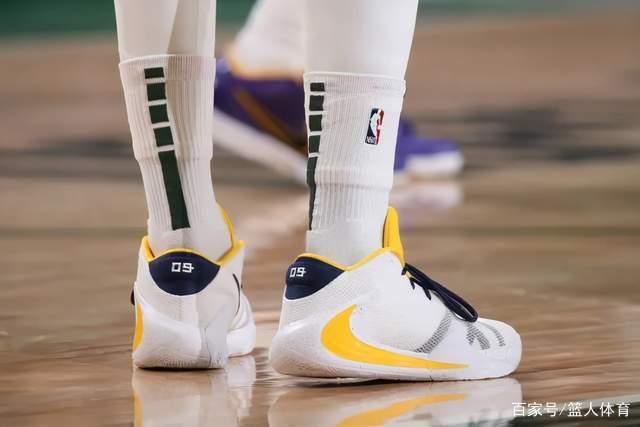 郑薇：朝鲜主力中锋缺阵 我们临时打小球战术